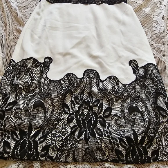 BEBE Cream black lace midi dress size small - Picture 3 of 4